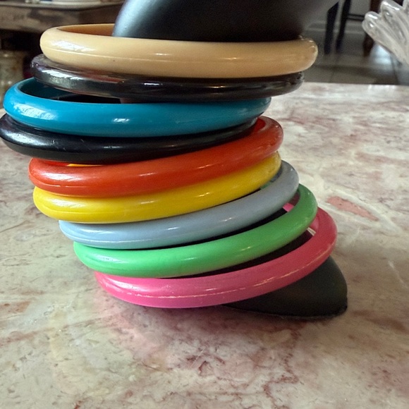Vintage Jewelry - EUC~Set Of 9 Woman’s Vintage Acrylic Colorful Bangle Bracelet Set